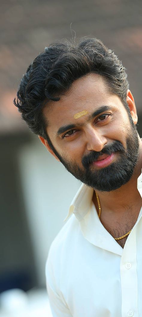 Unni Mukundan, Handsome Indian Men, Drawing People Faces, Indian Man, Quick Outfits, Indian Bollywood, New Beginning, Actor Photo, Insta Posts