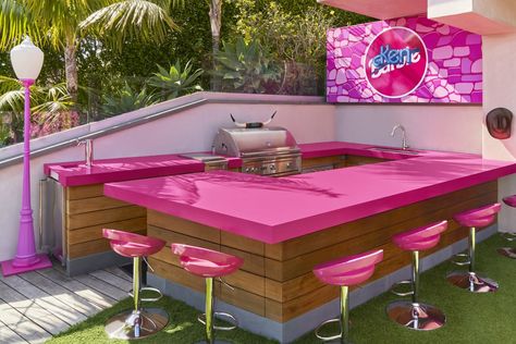 Malibu Dream House, Barbie Malibu Dream House, Dreamhouse Barbie, Barbie Malibu, Pink Corvette, Malibu Mansion, Hari Nef, Outdoor Grill Station, Pink Dishes