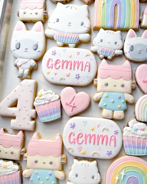 First custom order of the year!! And these are adorable!!! Gabby Cat Cookies, Gabby Doll House Cookies, Gabby Dollhouse Cookies, Gabby Party, Gabby Dollhouse, Bee Sweet, Cat Cookies, Kawaii Cooking, Cookie Inspiration