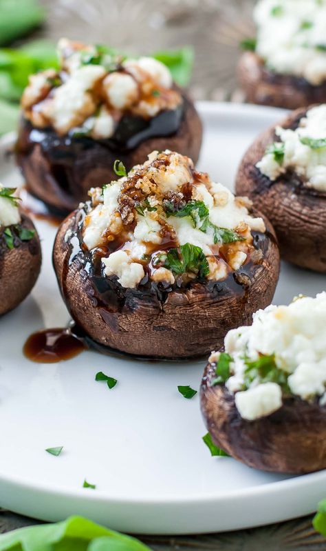 Mushroom Appetizers Easy, Stuff Mushrooms, Goat Cheese Stuffed Mushrooms, Herbed Goat Cheese, Cheese Stuffed Mushrooms, Cheese Appetizer, Whipped Goat Cheese, Diy Easy Recipes, Stuffed Mushroom