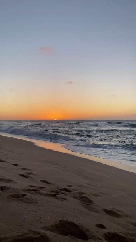 @comppers.shop ☆ hawaii vibes [Video] | Beach sunset wallpaper, Beautiful nature scenes, Beautiful photos of nature Places To Travel Videos, Different Universe, Hawaii Lifestyle, Aesthetic Mountains, Beach Sunset Wallpaper, Beach Video, Travel Cheap, Videos Aesthetic, Beautiful Aesthetic