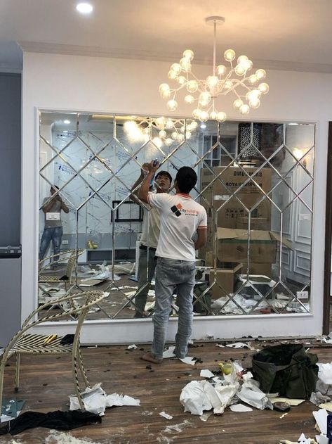 Mirror Wall Design Ideas, Mirror Wall Decor Living Room Modern, Mirror Wall Design, Diy Mirror Wall Decor, Wall Mirror Decor Living Room, Diy Mirror Wall, Mirror Decor Living Room, Mirror Ceiling, Mirror Dining Room