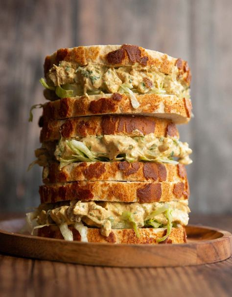 Chicken Sandwich Filling, Coronation Chicken Sandwich, Coronation Chicken Recipe, Lazy Lunch, Sandwich Spreads, Coronation Chicken, Cafe Lunch, Sw Recipes, Sandwich Fillers