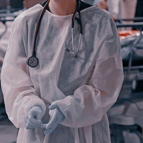 Surgeon Female, Surgeon Outfit, Female Surgeon, Grey's Anatomy Doctors, Heart Surgeon, Medical Photography, Medical Pictures, Medical Student Motivation, Nurse Aesthetic