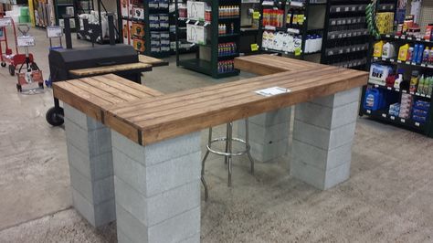 Cinder blocks and lumber bar at McCoy's in Pharr, TX. Block Furniture, Cinder Block Furniture, Backyard Patio Furniture, Cinder Blocks, Outdoor Kitchen Appliances, Cinder Block, Patio Bar, Outdoor Patio Decor, Outdoor Bar