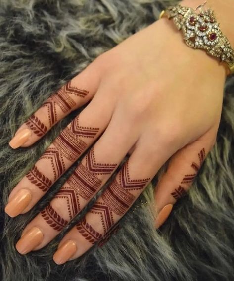 Mahandi Design Hands Arabic, Only Finger Mehndi Design, Mehndi Finger Designs, Mehndi Designs Fingers, Finger Mehandi Design, Simple Finger Mehndi, Mehndi Finger, Fingers Mehndi Design, Mehndi Fingers