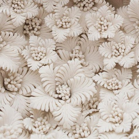 English Daisy, Floral Creations, Marine Art, Surface Decoration, Ceramics Ideas, Porcelain Art, Contemporary Sculpture, Ceramics Ideas Pottery, School Project