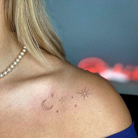 Small Female Shoulder Tattoo Ideas Star Tattoo On Shoulder, Tattoo Sonne, Front Shoulder Tattoos, Small Shoulder Tattoos, Planet Tattoos, Star Tattoo Designs, Petite Tattoos, Female Shoulder, Shoulder Tattoos