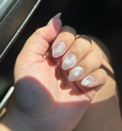 Cat eye/velvet nails will forever be one of my top favs! They’re subtle but so stunning when the light hits them 🤩🤩 White Cat Eye Nails, Velvet Nails, Makeup Nails, Nail Ideas, The Light, Press On Nails, Cat Eye, Velvet, Nails