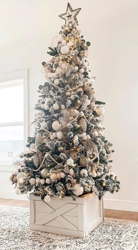 Neutral Christmas Tree Decor, Modern Farmhouse Christmas Tree, Rustic Chic Christmas, Best Christmas Tree Decorations, Tree Ideas Christmas, Christmas Tree Inspo, Ideas Christmas Tree, Luxury Christmas Tree, Christmas Tree Decorating Themes