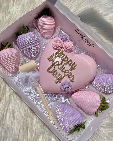 Mother Day Sweets Ideas, Mother’s Day Sweets Ideas, Strawberry Mothers Day Ideas, Mother’s Day Box Ideas, Strawberry Box Ideas, Mother's Day Treat Box Ideas, Mother S Day Gift Idea, Mother’s Day Sweet Treats, Chocolate Covered Strawberries Mothers