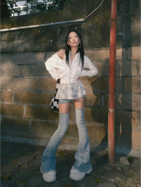 Shorts Leg Warmers Outfit, South Korean Outfits, Kpop Pose, Kpop Concert Outfit, New Rock, Asian Outfits, Mein Style, Model Fashion, Really Cute Outfits