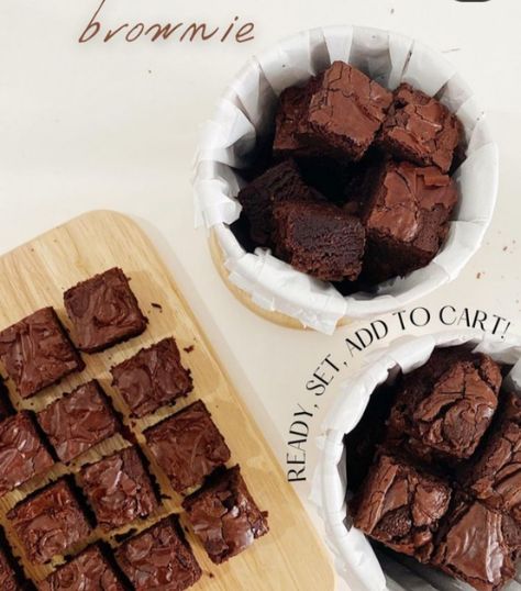 Brownies Pictures Ideas, Fudgy Brownies Aesthetic, Brownies Bites Packaging, Brownies Business, Brownies Packaging, Types Of Cookies, Brownie Packaging, Bake Sale Packaging, Food Photography Dessert