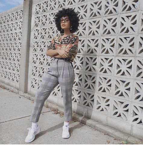 Notorious Kia, Sneakers Outfit Work, Cool Street Style, Animal Print Pants, Perfect Denim, Floral Pants, Fashion Hacks Clothes, Church Outfits, College Student