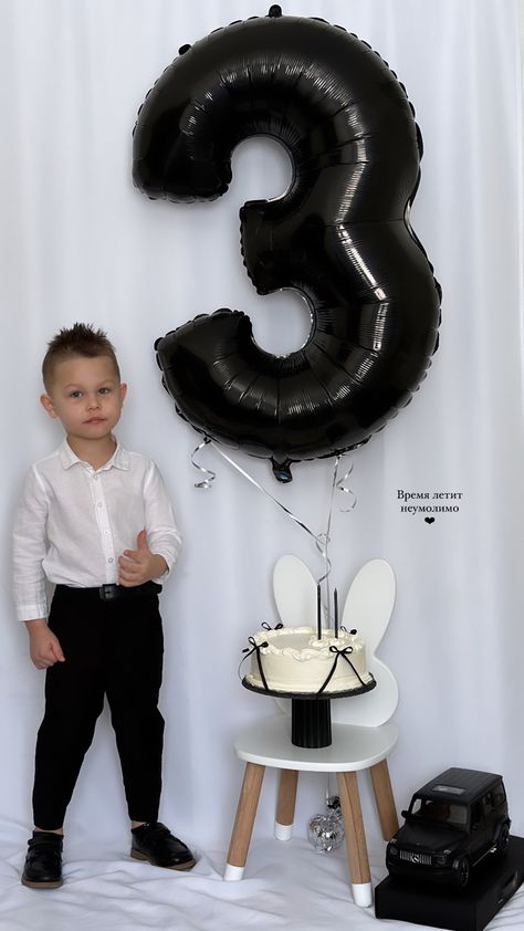 Birthday Photoshoot Ideas Boys, Photoshoot Boy, Baby Photoshoot Boy, Sewing Pants, Baby Boy Photography, Boy Photography, Birthday Photoshoot, Baby Photoshoot