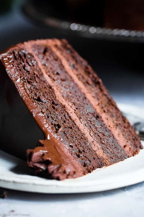 Paleo Chocolate Avocado Cake with Coconut Flour | Food Faith Fitness Chocolate Coconut Cake, Chocolate Avocado Cake, Nutella Recipes Cake, Avocado Cake, Dessert Restaurant, Healthy Chocolate Cake, Nutella Fudge, Pudding Chia, Dessert Mousse