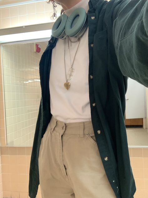 Outfits With Green Button Up Shirts, Casual Outfits Gender Neutral, Gender Neutral Fall Outfits, Enby Outfits Winter, Gender Nuetral Outfits, Green Masc Outfits, Modest Masculine Outfits, Green Courderoy Jacket Outfit, Summer Outfits Gender Neutral