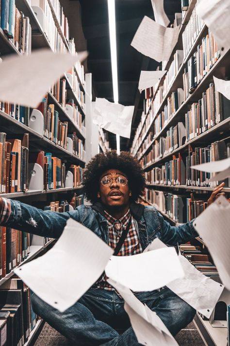 Library Shoot, Library Photoshoot, Library Photo Shoot, Cr Fashion Book, College Graduation Pictures Poses, Unique Senior Pictures, Graduation Picture Poses, Grad Photoshoot, Morgan Library