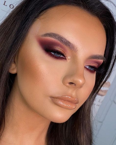 Wine Makeup Eyes, Makeup Ideas Red Eyeshadow, Red Wine Eye Makeup, Red Wine Makeup Look, Wine Red Makeup Look, Wine Eye Makeup, Red Eyeshadow Looks, Red Lashes, Wine Makeup