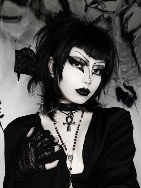 Eye Makeup Asian, Maquillage Goth, Goth Makeup Looks, Trad Goth Makeup, Goth Eye Makeup, Monolid Eye Makeup, Makeup Asian, Drag Make-up, Trad Goth