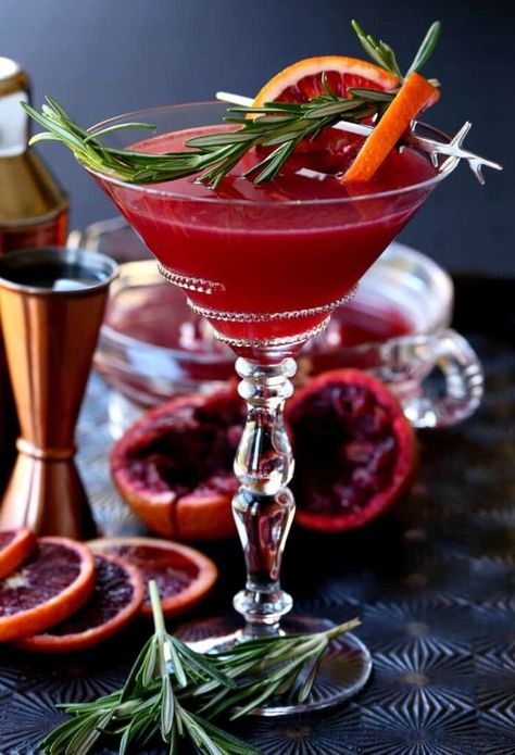 Blood Orange Martini, Orange Martini, Aesthetic Cocktails, Glace Fruit, Strawberry Banana Milkshake, Blood Orange Cocktail, Gin Martini, Orange Liquor, Cocktail Martini