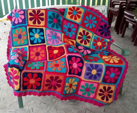 Daisy Charity Square | NICOLA KNITS Daisy Square, Crochet Flower Blanket, Mandala Yarn, Daisy Garden, Granny Square Crochet Patterns Free, Flower Blanket, Aran Weight Yarn, Crochet Daisy, Moss Stitch