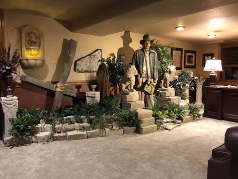 The Bearded Trio: Fan Gives His Home Office An Impressive Indiana Jo... Indiana Jones Office, Indiana Jones Aesthetic, Indiana Jones Room, Indiana Jones Theme, Ranch Plans, Lost Ark, Disney Home Decor, William Shatner, Halloween Displays