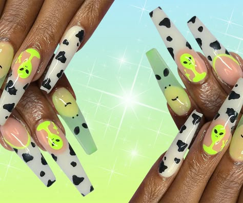 Green And Cow Print Nails, Space Cowgirl Nails, Green Cow Print Nails, Coffin Shape Nail Ideas, Nail Art Coffin Shape, Alien Nails Design, Froggy Nails, Alien Nail Art, Cow Nail Art