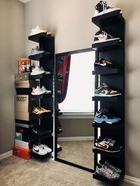 Sneaker Setup, Ideas Cuarto Hombre, Men Room Ideas Bedrooms, Sneakerhead Bedroom, Men Bedroom Ideas, Sneaker Room, Mens Room Decor, Sneakerhead Room, Mens Bedroom Decor