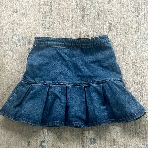 The Cutest Totally On Trend Jean Skirt With Flare! Brand New With Tags! Zippered Back Closure. Size M, American 6. Denim Ruffle Mini Skirt, Jean Skirt With Ruffles, Sew Denim Skirt, Gacha Fits, Sewing Patterns Skirt, Mini Jean Skirt, Y2k Skirt, Skirt Ideas, Jean Skirts