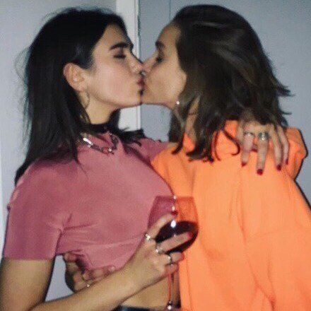 Dua Lipa Dua Lipa, Pink Shirt, Girl Crush, Sabrina Carpenter, Pop Star, Celebrity Crush, We Heart It, Kiss, Celebrities