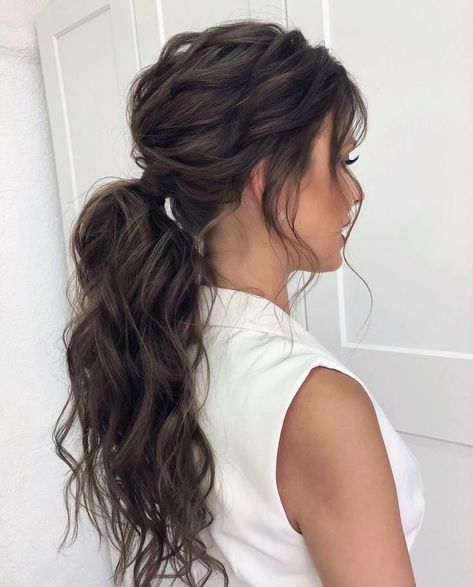 Prom Hairstyles Medium, Wedding Ponytail Hairstyles, Low Ponytail Hairstyles, Elegant Ponytail, Hoco Hair Ideas Curls, Simple Prom Hair, Short Homecoming Hair, Messy Ponytail, Bridesmaid Hair Makeup