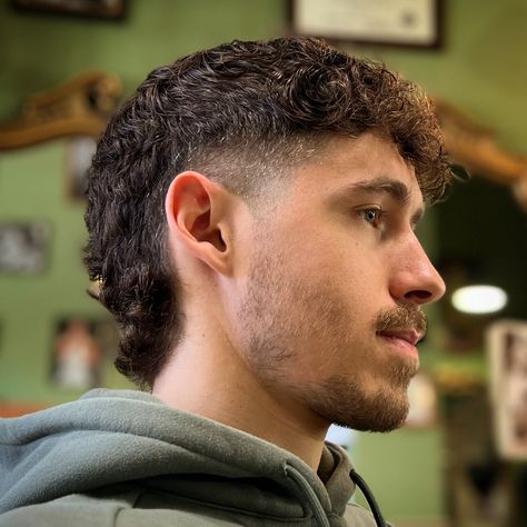 Men Hairstyle Mullet Short, Side Mullet Men, Faux Mullet, Mens Mullet Hairstyle, Modern Mullet Curly Hair, Short Modern Mullet, Wet Hair Look Men, Modern Mullet Mens, Men Wolf Cut