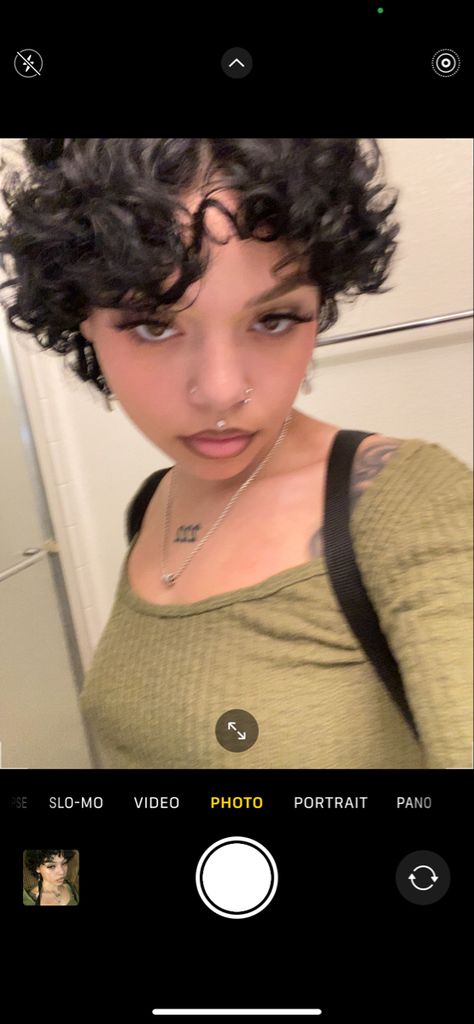 Small Medusa Piercing, Medusa Piercing Black Women, Medusa Piercing Aesthetic, Medusa Piercing Jewelry, Trashy Y2k Aesthetic, Medusa Piercing, Face Jewellery, Cute Piercings, Body Jewelry Piercing