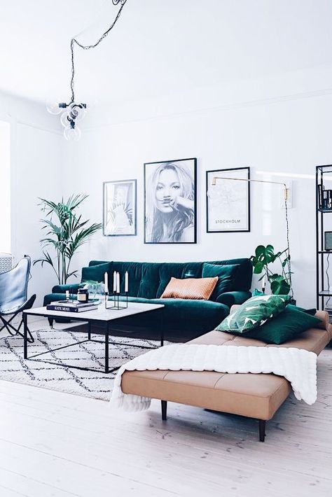 a serene Scandinavian living room with a dark green sofa, a beige leather daybed, a blakc leather chair, a coffee table and a black and white mini gallery wall Living Room Inspiration Modern, Furnitur Ruang Keluarga, Set Sofa, Design Salon, Modern Cozy Living Room, Trendy Living Rooms, Hus Inspiration, Bohol, Interior Modern