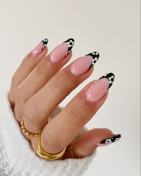 Black Flower Almond Nails, Black French Tip Floral Nails, Black French Tip With Flowers Nails, Almond Trendy Nails Designs, French Tip Nails With Floral Design, Black And White Oval Nail Designs, Black French Nails With Flowers, Flower Black Nails, Black And White Flower Nail Designs