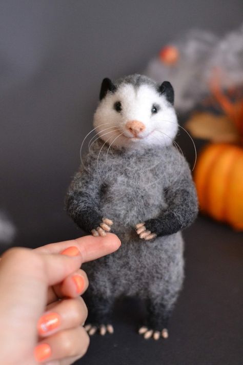 Needle Felted Possum, Sculpture Making, Polymer Creations, Crochet Critters, Yarn Patterns, Felting Ideas, Felt Ideas, Felt Gifts, Dry Pastel