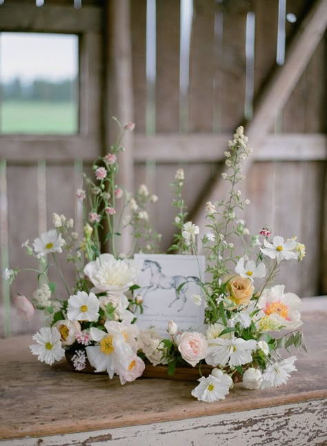 Ranch Wedding Inspiration with Jose Villa and Greenwood Events Romantic Flower Arrangements Wedding, Spring Sweetheart Table Wedding, Foam Floral Arrangements, Flower Garland Centerpiece, Romantic Garden Wedding Flowers, Summer Garden Wedding Flowers, Cottage Wedding Flowers, Garden Party Wedding Flowers, Floral Arrangements Modern