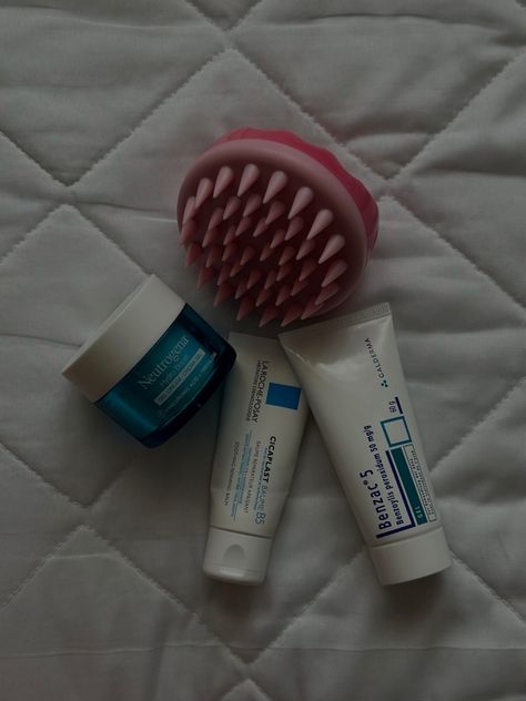 Hair care neutrogena la roche posay cicaplast benzoyl peroxide aesthetic Neutrogena Hydro Boost, Benzoyl Peroxide, Roche Posay, La Roche Posay, Gel Cream, Hyaluronic Acid, The Balm, Hair Care, Cream