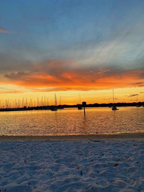 #tampa #florida #sunset #beach #beachsunset #sunsetphotography Florida Sunset, Pretty Skies, Pretty Sky, Tampa Florida, Sunset Beach, Beach Sunset, Sunset Photography, Tampa, Florida