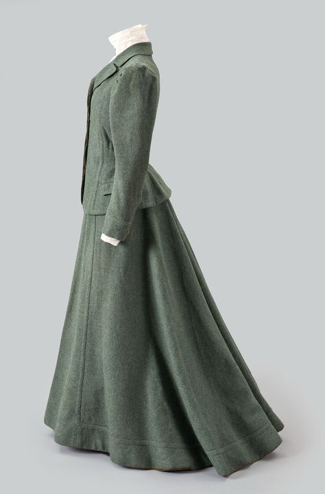 Forest Green Walking Suit Walking Forest, Suit Tattoo, Walking Skirt, Celebrities Quotes, 1890s Fashion, 19th Century Fashion, History Fashion, History Art, Period Outfit