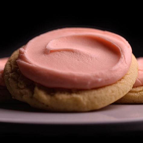 Crumbl Cookies on Instagram: “She is beauty 😍 she is grace 🤩 she is our ✨classic✨ PINK SUGAR COOKIE 💖 . It’s a chilled sugar cookie topped with sweet almond frosting. 🤤…” Almond Frosting, Crumbl Cookies, Pink Sugar, Bubble Gum, Sugar Cookies, Frosting, Sweet Treats, Sugar Cookie, Almond