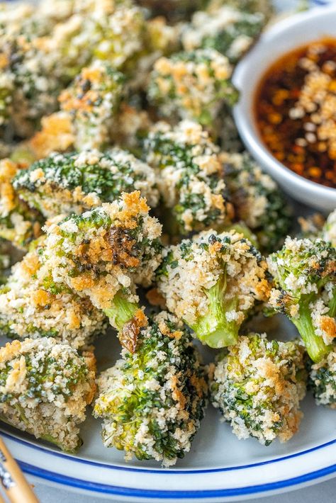 Brocolli Appetizer Recipes, Meal Ideas With Broccoli, Broccoli Starters, Panko Veggies, Panko Vegetables, Crunchy Side Dishes, Broccoli Appetizers For Party, Korean Broccoli Side Dish, Halloween Broccoli