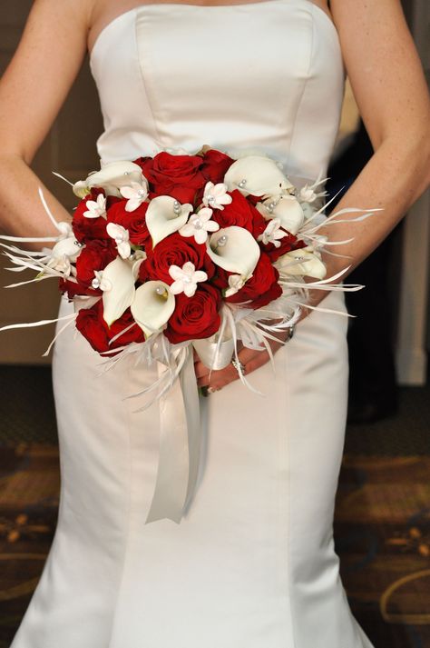 White Calla Lily Wedding Bouquet, Bridal Bouquet Calla Lillies, Wedding Bouquets Red, Rose And Lily Bouquet, Lily Wedding Bouquet, Red Rose Bridal Bouquet, Red Rose Bouquet Wedding, White Calla Lily Bouquet, Calla Lily Bridal Bouquet