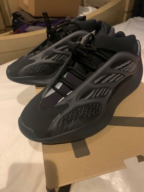 Yeezy 700 V3 Dark Glow, Yeezy 700 V3 Alvah, Adidas Yeezy 700 V3, Glow Shoes, Shoes Game, Adidas Yeezy 700, Yeezy Boots, Pretty Shoes Sneakers, Yeezy Sneakers