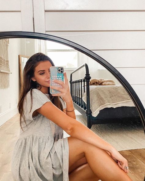 Jess Conte Instagram, Jess And Gabe, Jess Conte, Outfit Primavera, Grey Dress, Find Yourself, Instagram Inspo, Cute Selfie Ideas, Inspirational Women