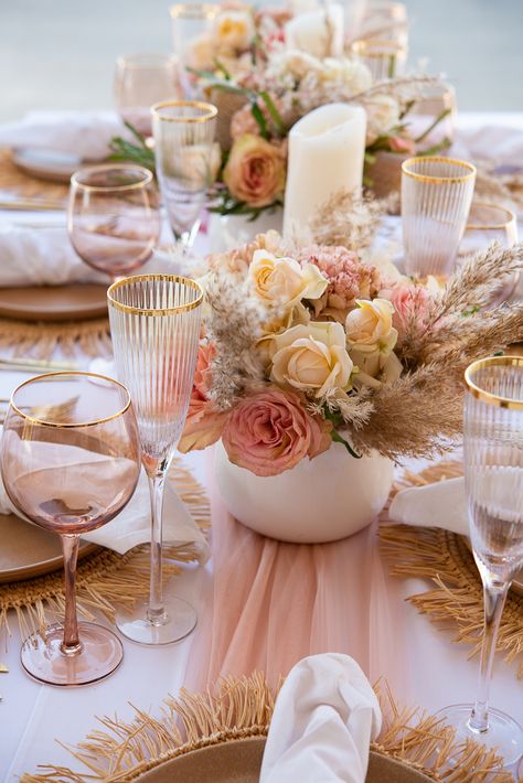 Peach And Gold Centerpieces, Boho Table Setting Birthday, Peach Table Setting, Engagement Table Decorations, Round Table Settings, Apricot Wedding, Christening Decorations, Peach Baby Shower, Pink Wedding Decorations