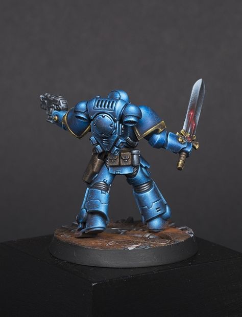 Geometric study Primaris Space Marine Lieutenant by Krzysztof "REDAV" Kobalczyk · Putty&Paint Space Marine Painting, Space Marines 40k Miniatures, Warhammer Cosplay, Warhammer Titan, Primaris Space Marine, Blue Armor, Salamanders Space Marines, Space Marine Art, Warhammer Painting