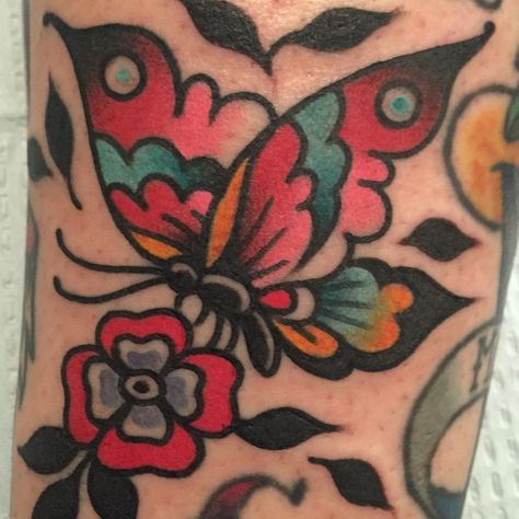 Small American Traditional Tattoo Filler, Traditional Bug Tattoo, Traditional Tattoo Filler, Traditional Butterfly Tattoo, Borboleta Tattoo, Traditional Butterfly, Tattoo Sleeve Filler, Tattoos Photo, Butterfly Hand Tattoo