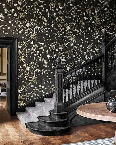 Hallway Victorian, Internal Door Frames, Grand Hallway, Wallpaper Hallway, Top Notch Wallpaper, Notch Wallpaper, Sophie Robinson, Wallpaper For Ipad Aesthetic, Traditional Staircase